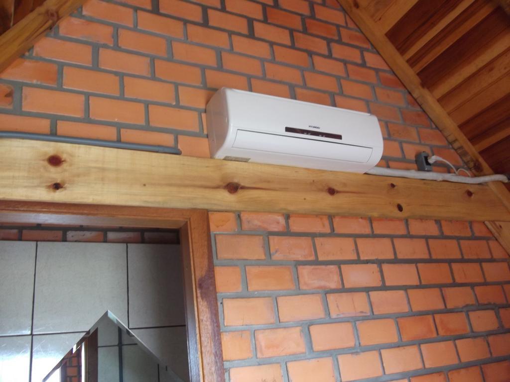 Pequena Pousada Pernottare Estacionamento Frente E Lado Publico Privado Gramado Chambre photo